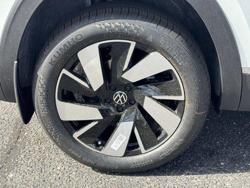 2025 Volkswagen Atlas Cross Sport 2.0T SEL