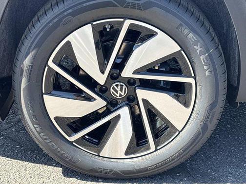 opal white pearl 2026 Volkswagen Atlas 2.0T SE w/Technology