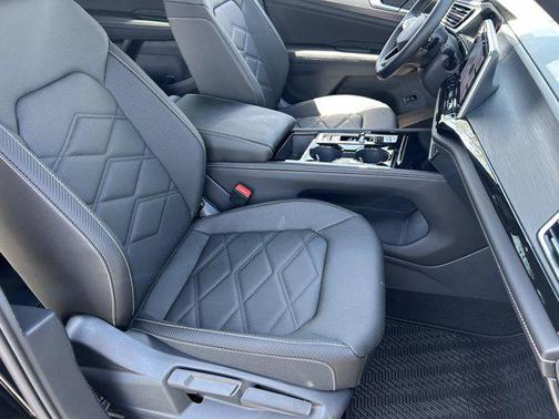2025 Volkswagen Atlas Cross Sport 2.0T SE w/Technology 4MOTION