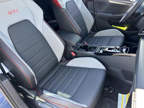 2025 Volkswagen Golf GTI 2.0T SE DSG