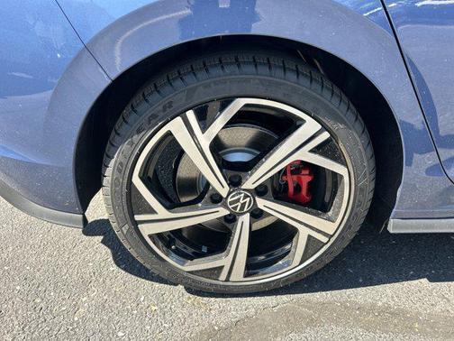 2025 Volkswagen Golf GTI 2.0T SE DSG