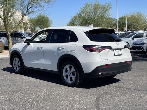 Platinum White 2024 Honda HR-V LX