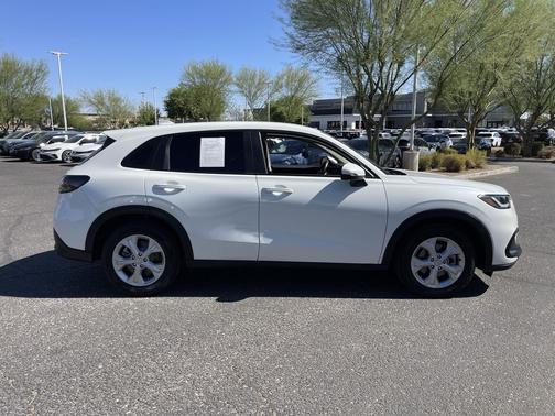 Platinum White 2024 Honda HR-V LX