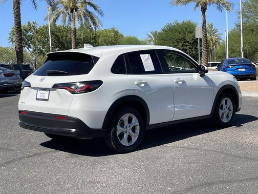 Platinum White 2024 Honda HR-V LX