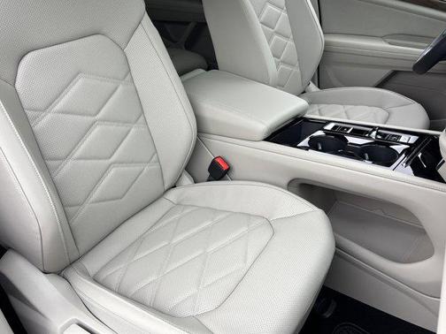 opal white pearl 2026 Volkswagen Atlas 2.0T SE w/Technology