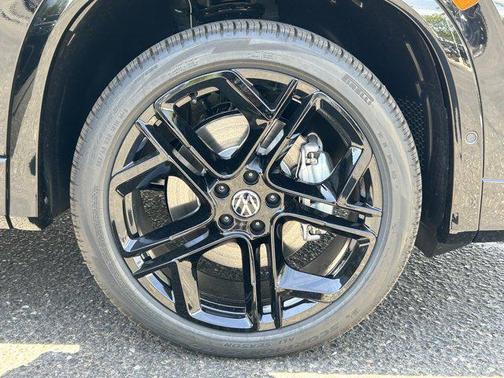 deep black pearl 2026 Volkswagen Tiguan 2.0T SE R-Line Black 4MOTION