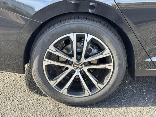 Deep Black Pearl 2026 Volkswagen Jetta 1.4T S