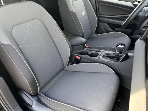 Deep Black Pearl 2026 Volkswagen Jetta 1.4T S