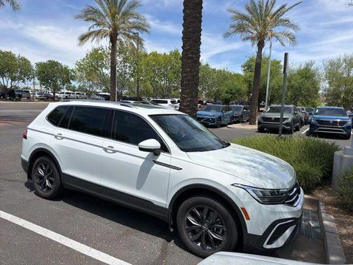 Pure White 2022 Volkswagen Tiguan 2.0T SE