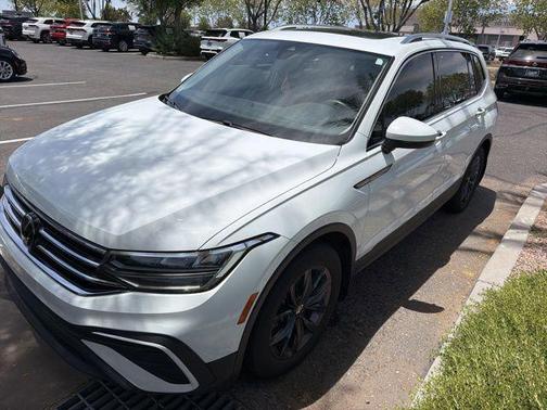 Pure White 2022 Volkswagen Tiguan 2.0T SE