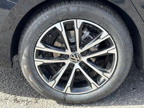 Deep Black Pearl 2026 Volkswagen Jetta 1.4T S