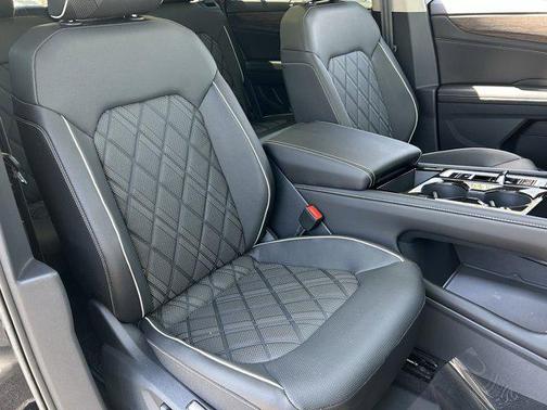 Deep Black Pearl 2026 Volkswagen Atlas 2.0T SEL Premium R-Line 4MOTION