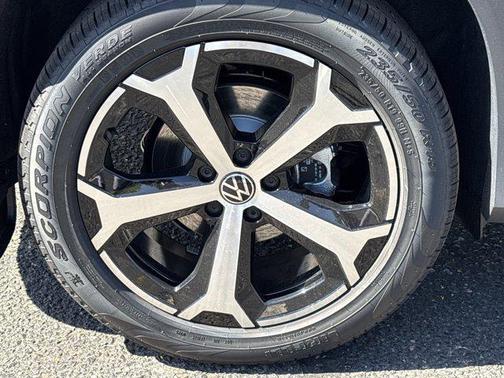 platinum gray metallic 2026 Volkswagen Tiguan 2.0T SE