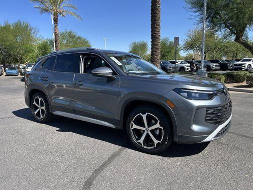 2025 Volkswagen Tiguan 2.0T SE