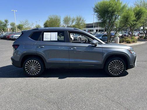2025 Volkswagen Taos 1.5T SE