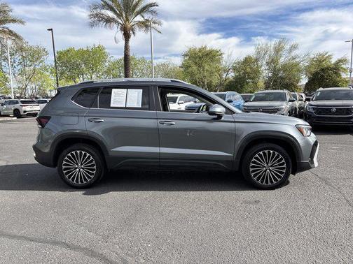 2025 Volkswagen Taos 1.5T SE