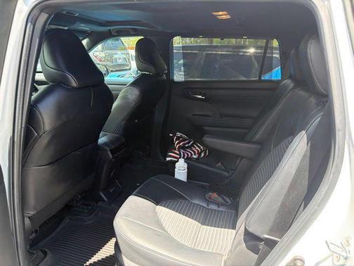 Wind Chill Pearl 2023 Toyota Highlander XSE