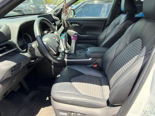 Wind Chill Pearl 2023 Toyota Highlander XSE