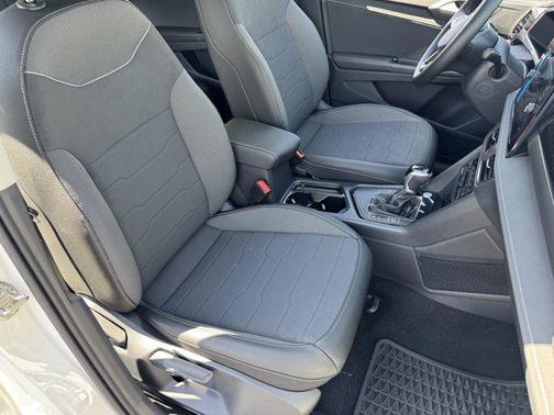 2025 Volkswagen Taos 1.5T SE Black