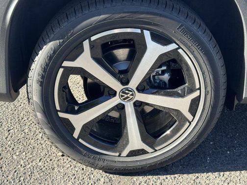 2025 Volkswagen Tiguan 2.0T SE 4MOTION