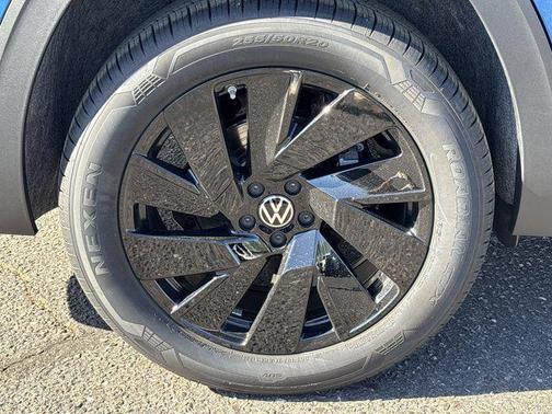 mountain lake blue metallic 2026 Volkswagen Atlas 2.0T SE w/Technology