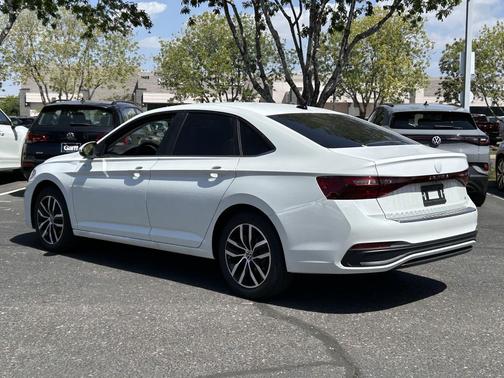 Opal White Pearl 2026 Volkswagen Jetta 1.4T SE