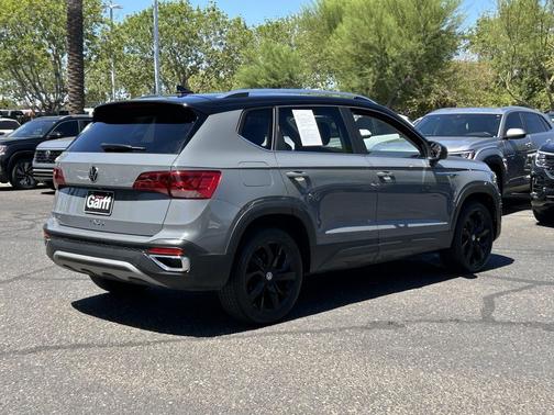 Pure Gray w/Black Roof 2023 Volkswagen Taos 1.5T SE