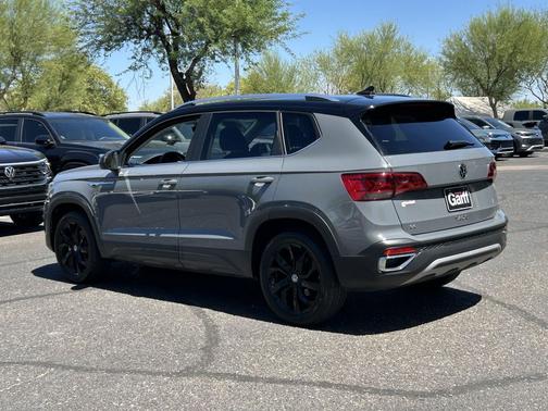Pure Gray w/Black Roof 2023 Volkswagen Taos 1.5T SE