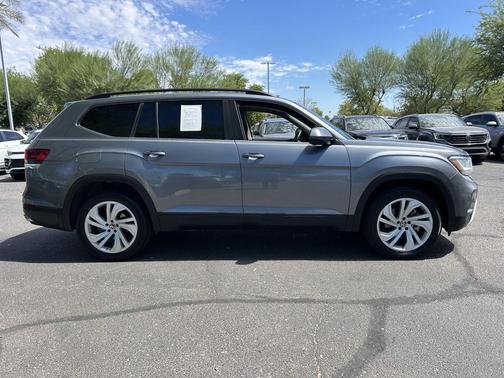 Platinum Gray Metallic 2023 Volkswagen Atlas 3.6L SE w/Technology