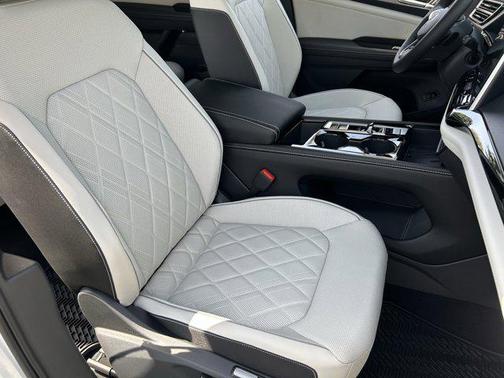 2025 Volkswagen Atlas Cross Sport 2.0T SEL Premium
