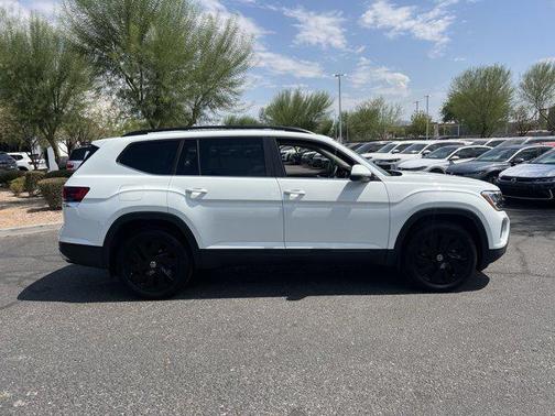 2025 Volkswagen Atlas 2.0T SE w/Technology