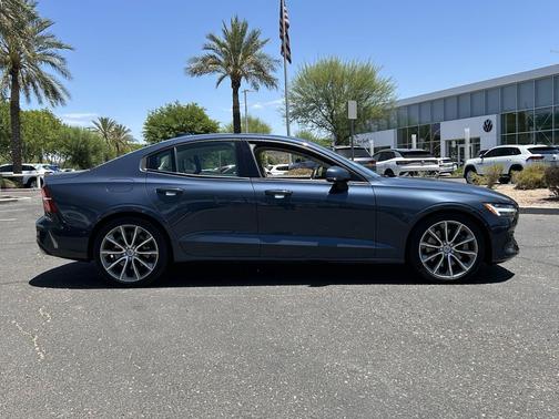 Denim Blue Metallic 2021 Volvo S60 T6 Momentum