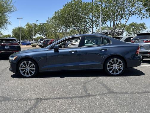 Denim Blue Metallic 2021 Volvo S60 T6 Momentum