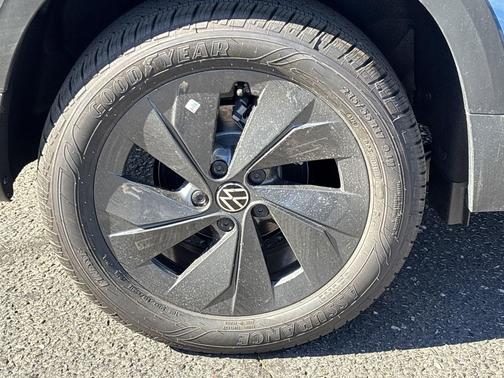 Monterey Blue Pearl 2026 Volkswagen Taos S