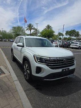 Pure White 2024 Volkswagen Atlas 2.0T SE w/Technology