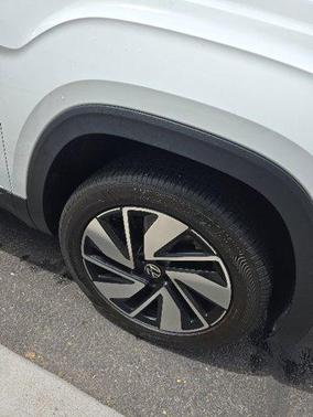 Pure White 2024 Volkswagen Atlas 2.0T SE w/Technology