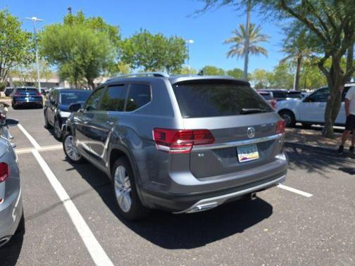 Platinum Gray Metallic 2019 Volkswagen Atlas 3.6L SE w/Technology