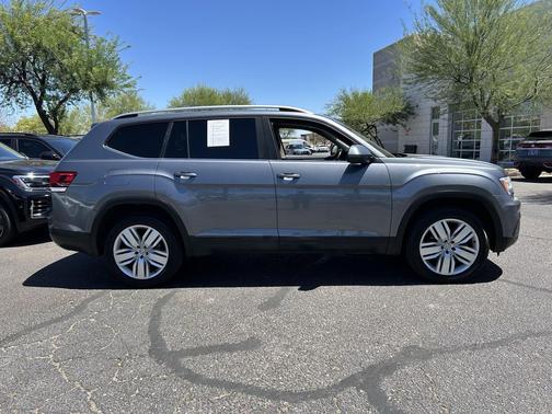 Platinum Gray Metallic 2019 Volkswagen Atlas 3.6L SE w/Technology