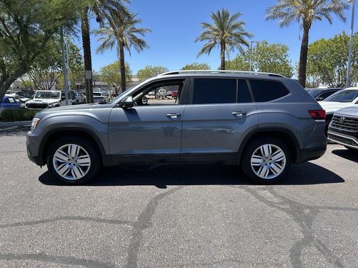 Platinum Gray Metallic 2019 Volkswagen Atlas 3.6L SE w/Technology