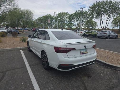 Pure White 2022 Volkswagen Jetta 1.4T S