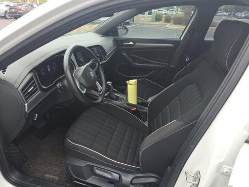 Pure White 2022 Volkswagen Jetta 1.4T S