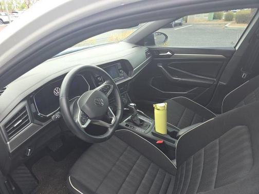 Pure White 2022 Volkswagen Jetta 1.4T S