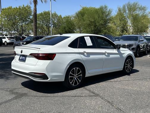 Pure White 2022 Volkswagen Jetta 1.4T S