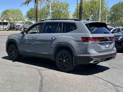 Pure Gray 2026 Volkswagen Atlas 2.0T SE w/Technology 4MOTION
