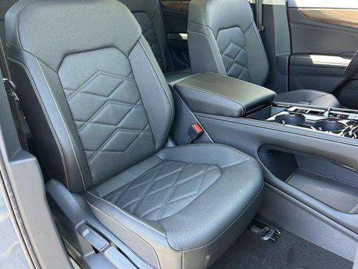 Pure Gray 2026 Volkswagen Atlas 2.0T SE w/Technology 4MOTION