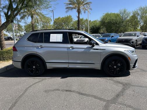 Pyrite Silver Metallic 2024 Volkswagen Tiguan 2.0T SE R-Line Black