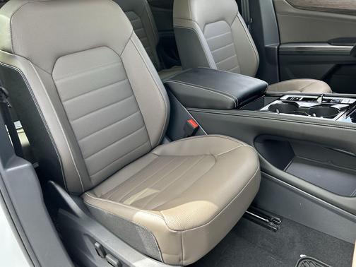 opal white pearl 2026 Volkswagen Atlas 2.0T SEL