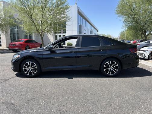 Deep Black 2024 Volkswagen Jetta 1.5T Sport