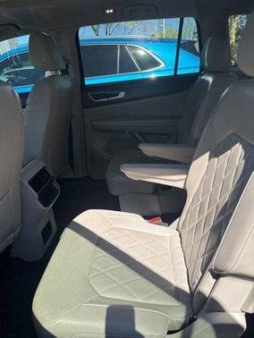 Deep Black Pearl 2024 Volkswagen Atlas 2.0T SEL Premium R-Line 4MOTION