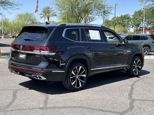 Deep Black Pearl 2024 Volkswagen Atlas 2.0T SEL Premium R-Line 4MOTION